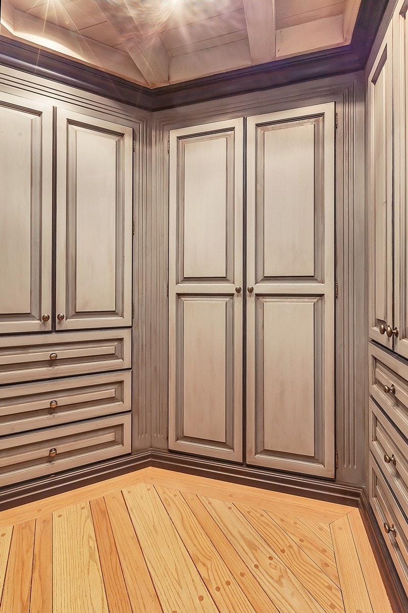 Tilgang til omkledningsrom fra hovedsoverommet Galleribilde