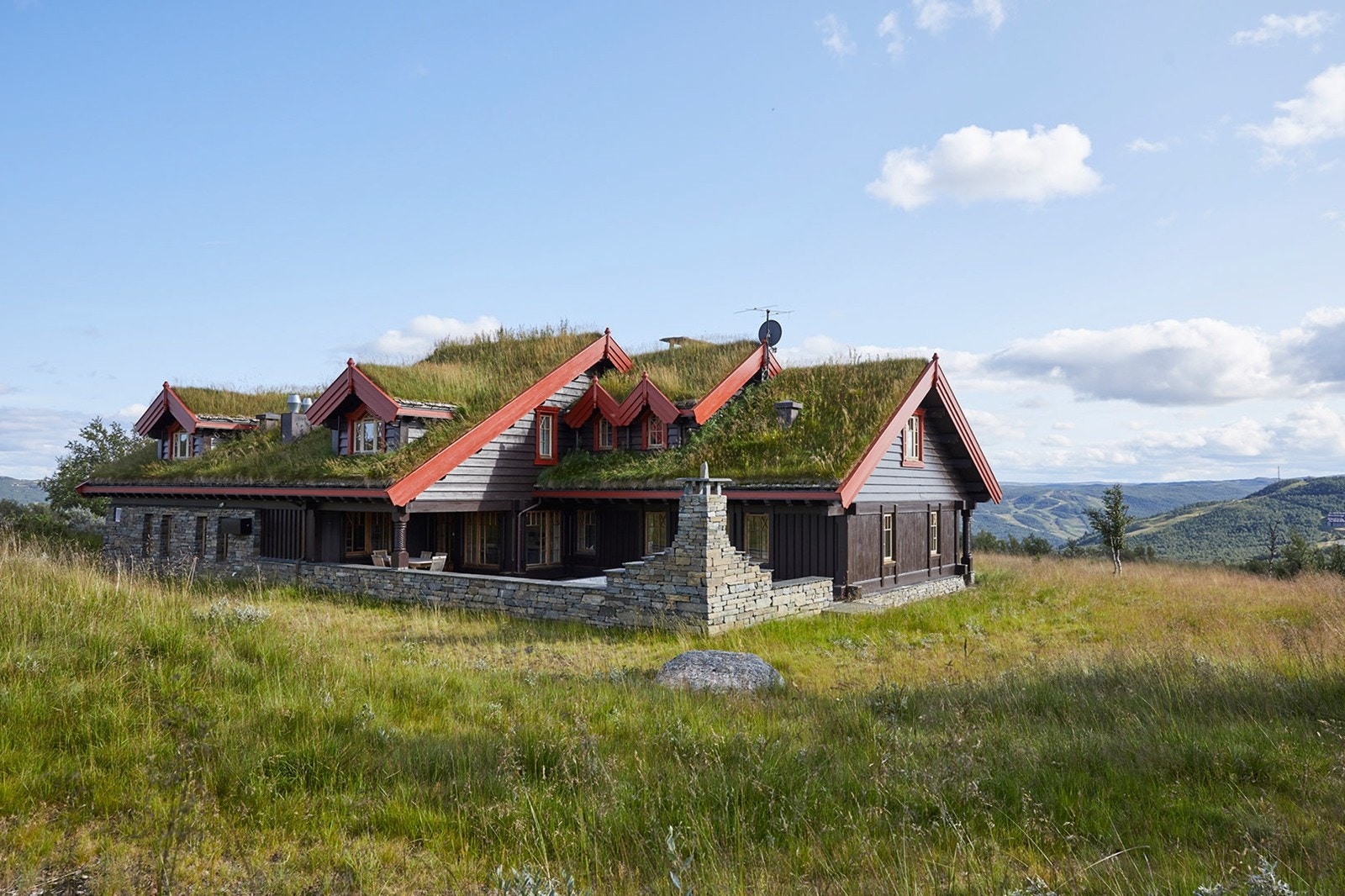 En vakker prakteiendom på høydedrag med fantastisk utsikt Galleribilde