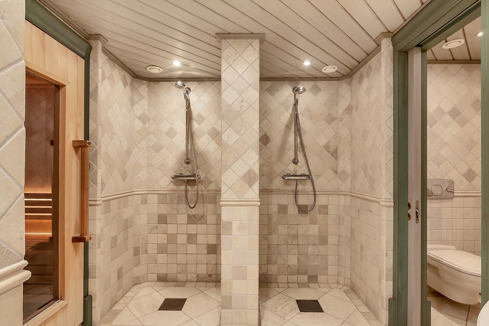 Bad 1. etasje Galleribilde