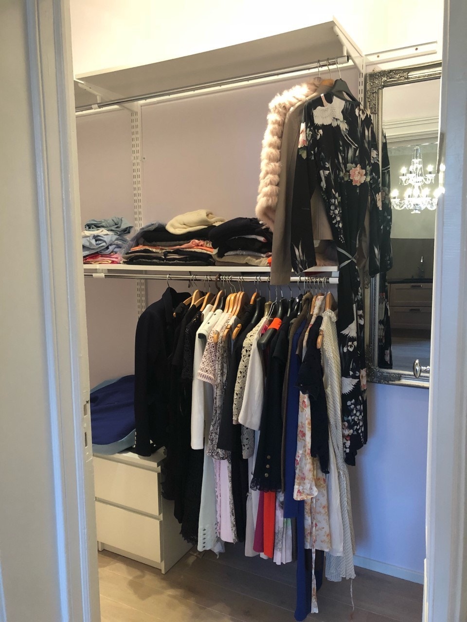 Stort walkin closet Galleribilde