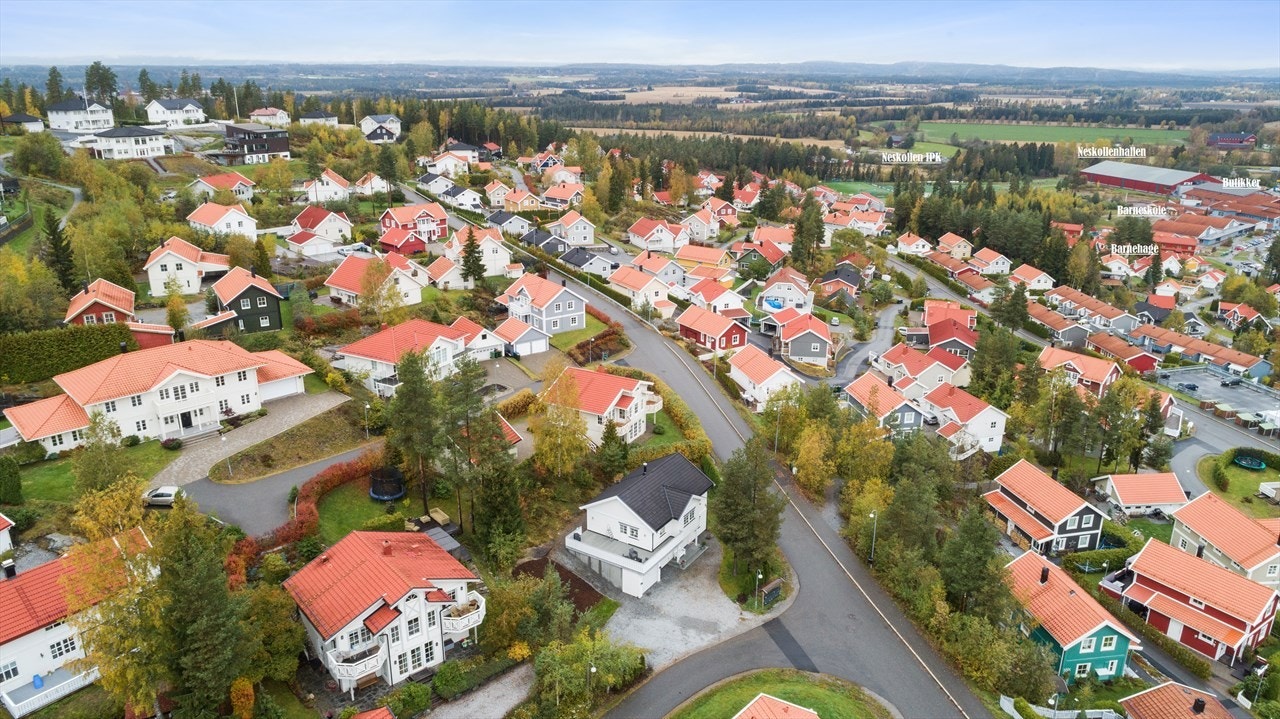 På Neskollen har du nærhet til det aller meste fra skole, barnehager, natur, kollektiv transport, rekreasjonsmuligheter og mer! Galleribilde