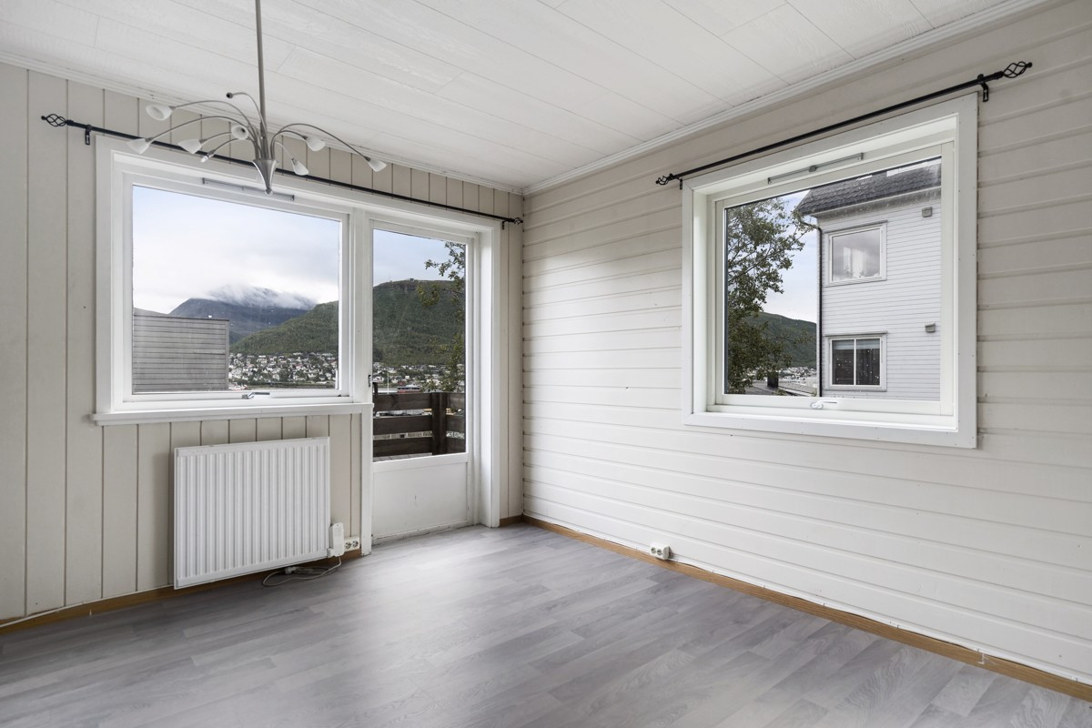 Fra stue/kjøkken er det utgang til østvendt veranda