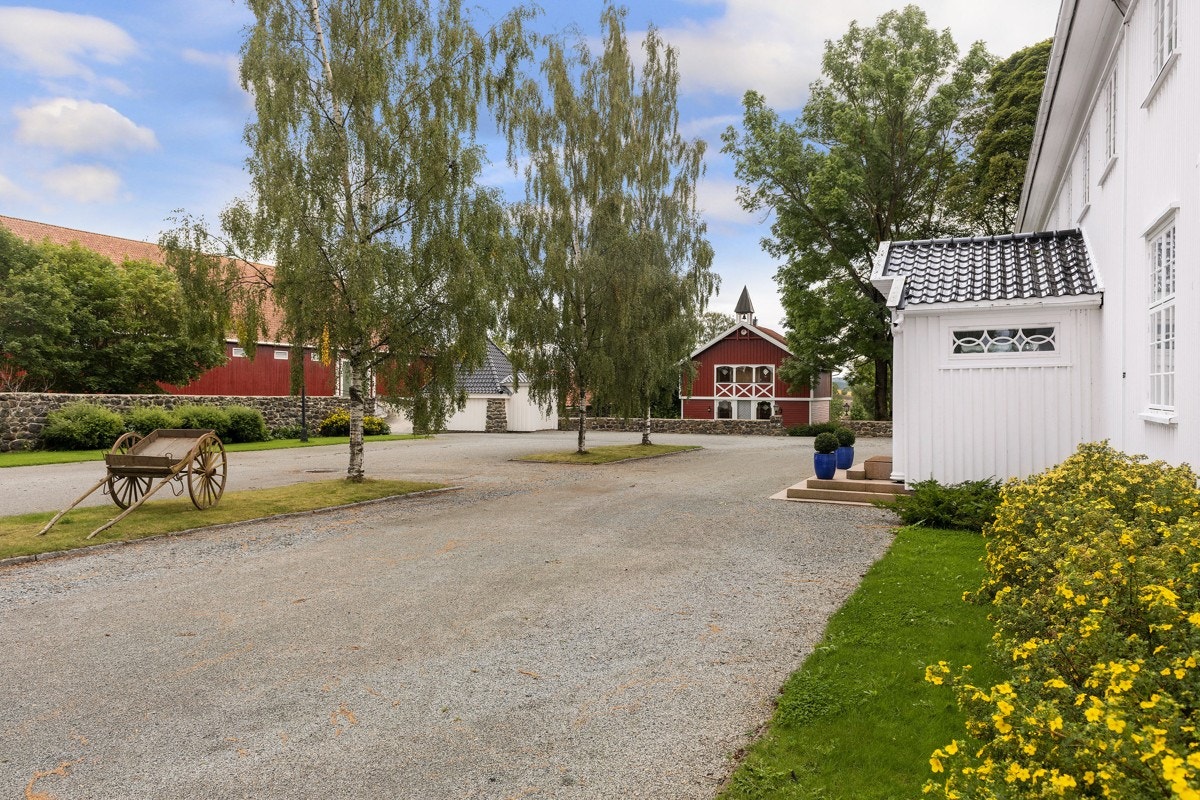 Stabburet ligger syd på gårdstunet Galleribilde