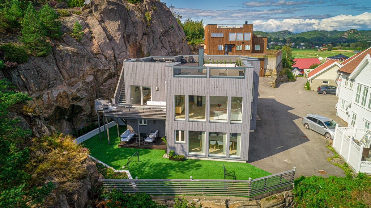 Sørmegleren ved Kristian Lossius har gleden av å ønske velkommen til Udjusveien 12 B! Galleribilde