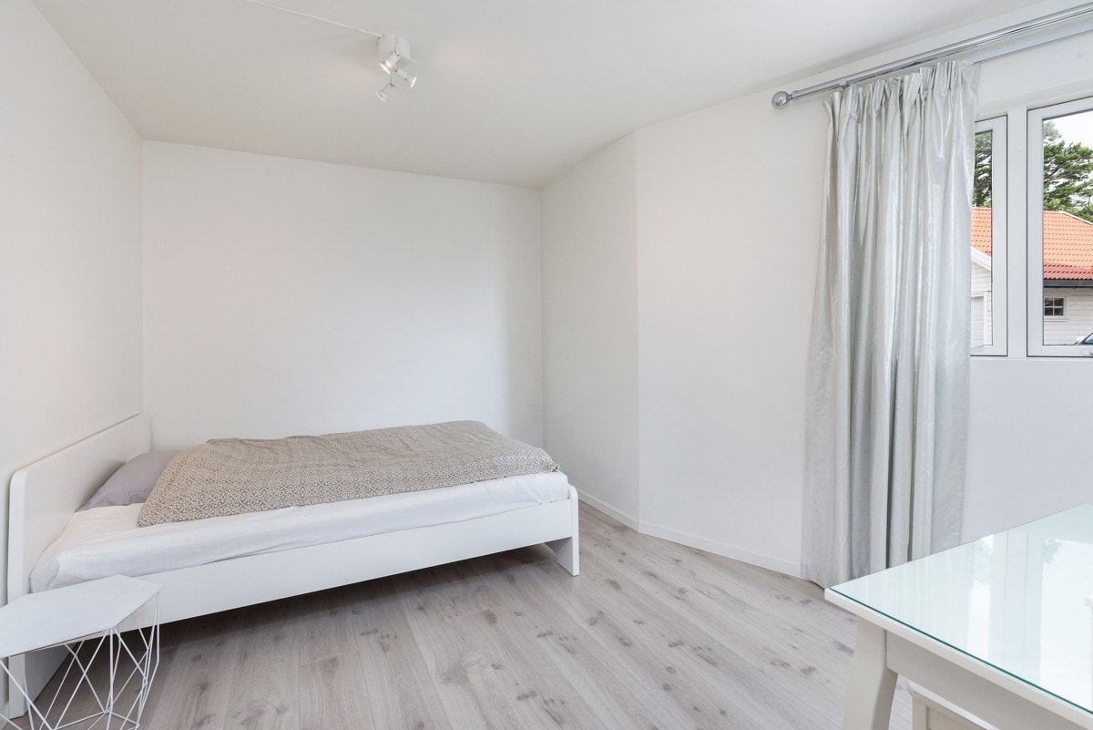 1. etg. hybel - Soverom 1 Galleribilde