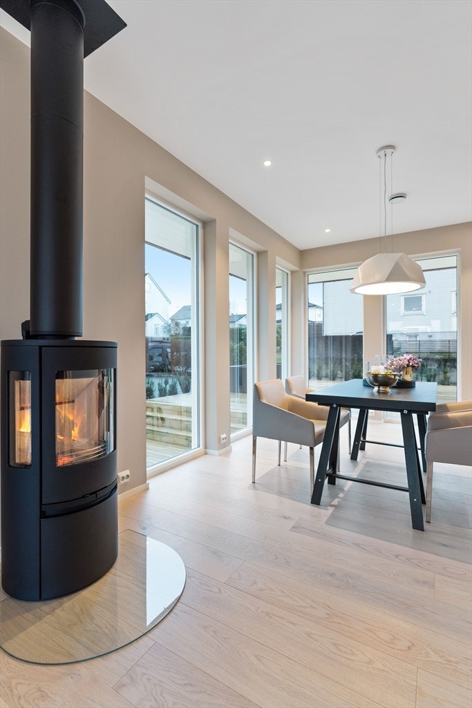 Vedovn i stue Galleribilde