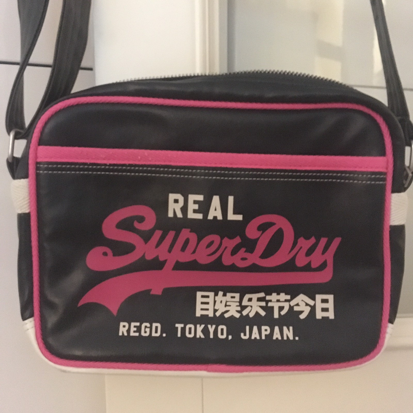superdry pc veske hvit superdry pc veske hvit