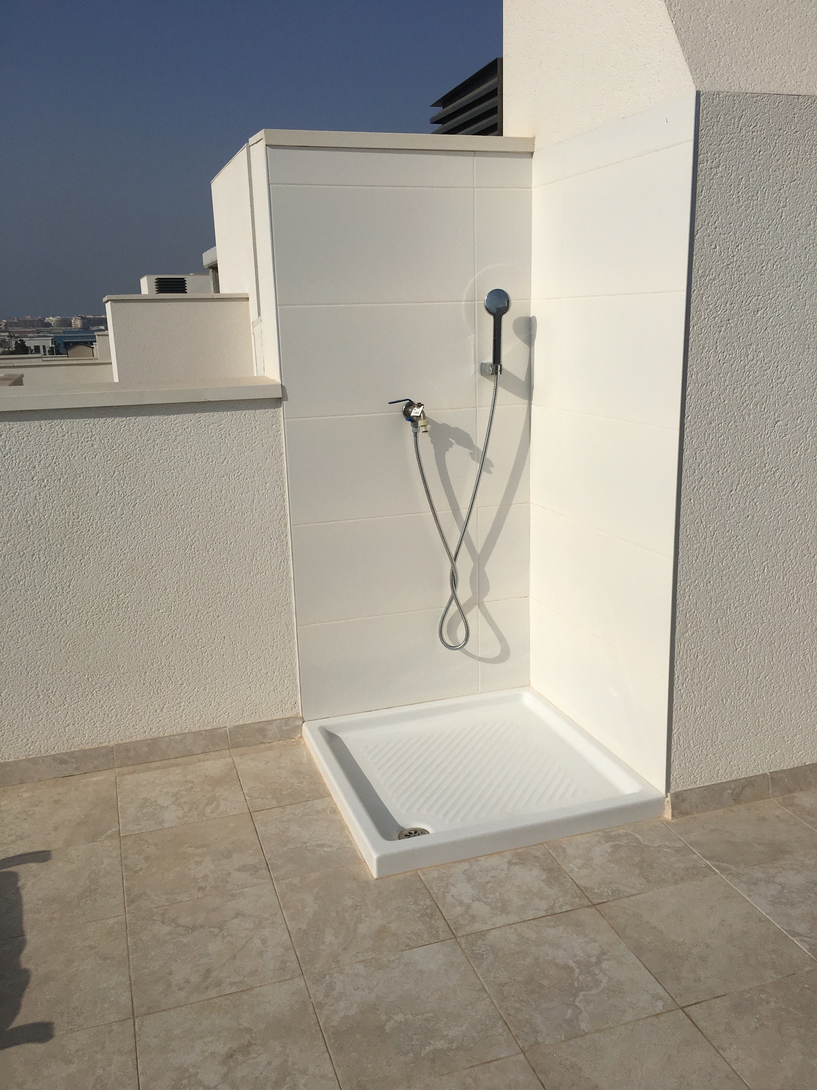 Takterrasse, utedusj Galleribilde