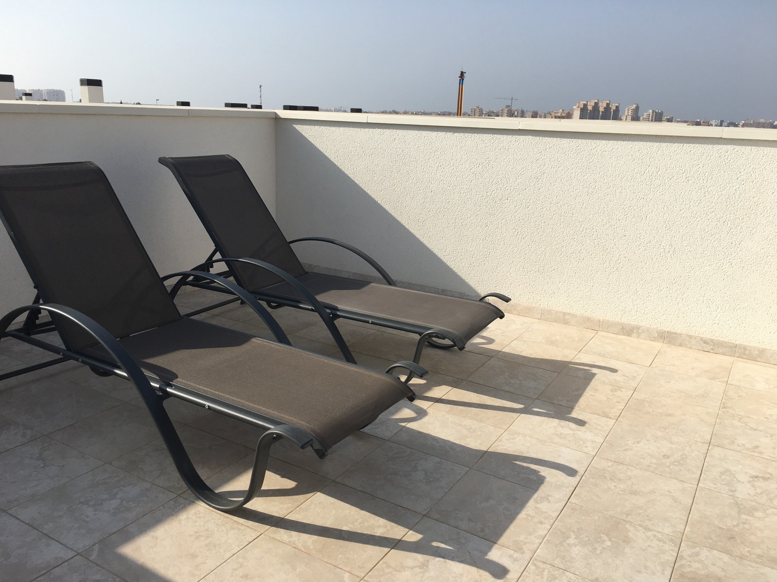 Takterrasse, 4 solsenger Galleribilde