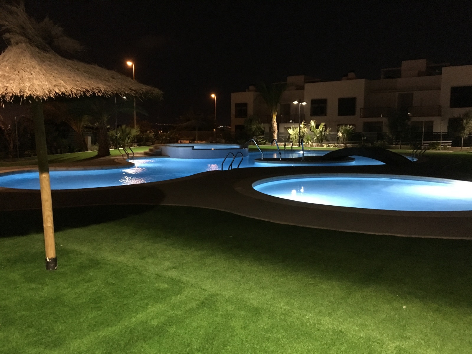 Bassengområdet Galleribilde