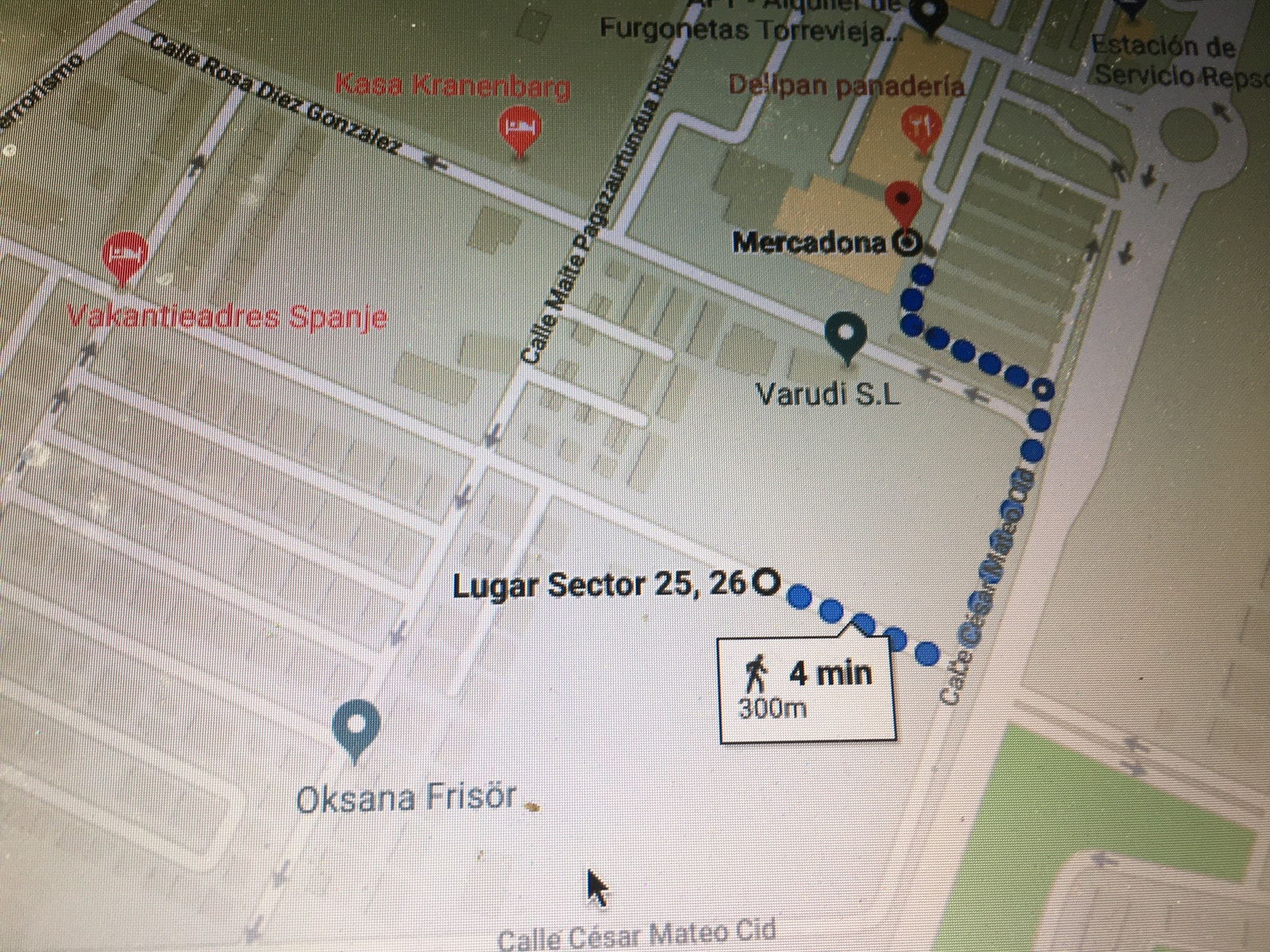 Kort vei til Marcadona, bakeri, kafeer m.m. Galleribilde