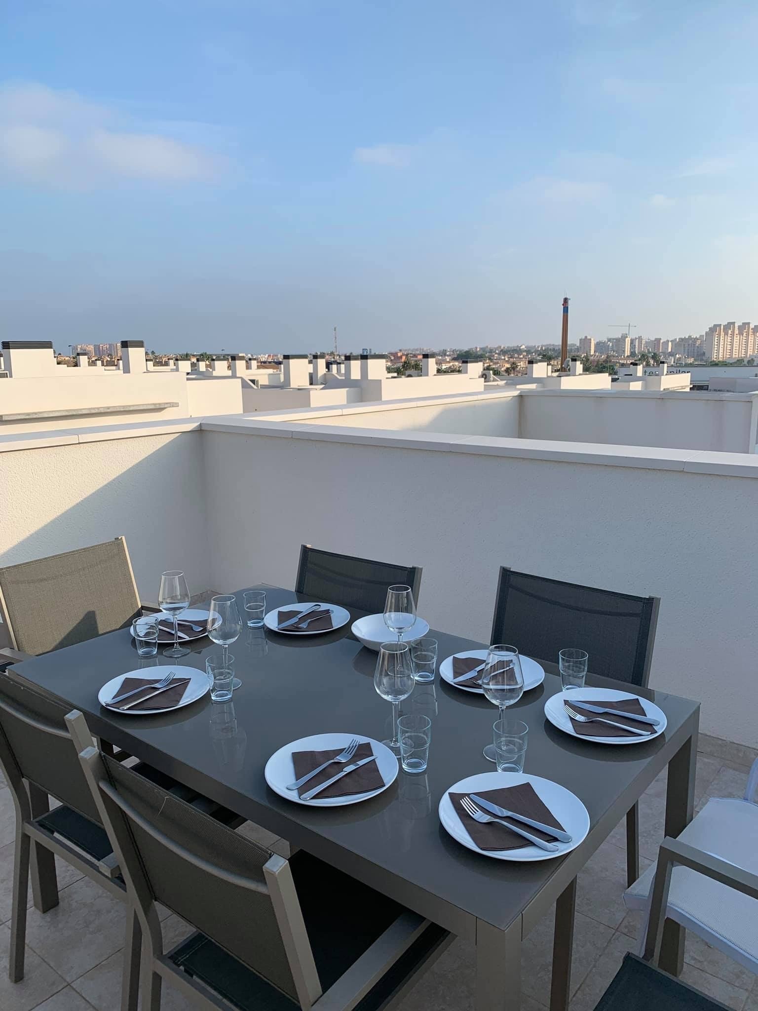 Takterrasse, bord med 6 stoler Galleribilde