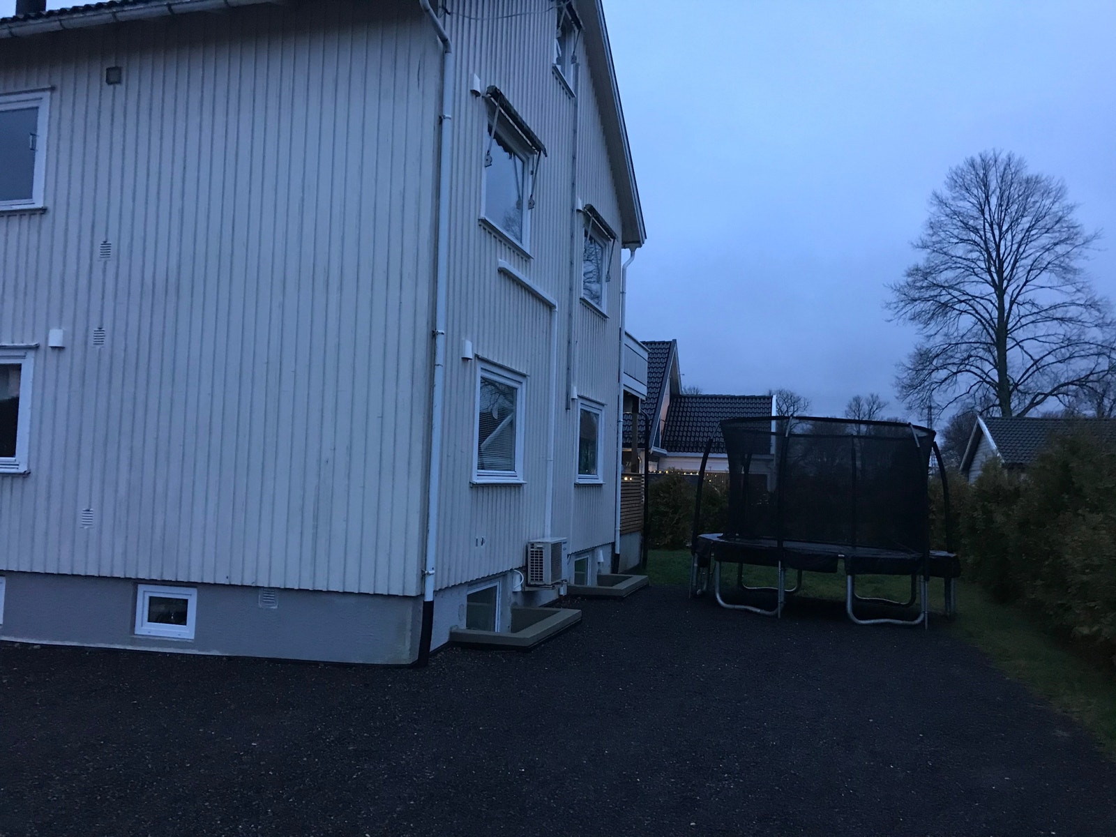 Fasade parkering / Gjesteparkering / Trampoline Galleribilde