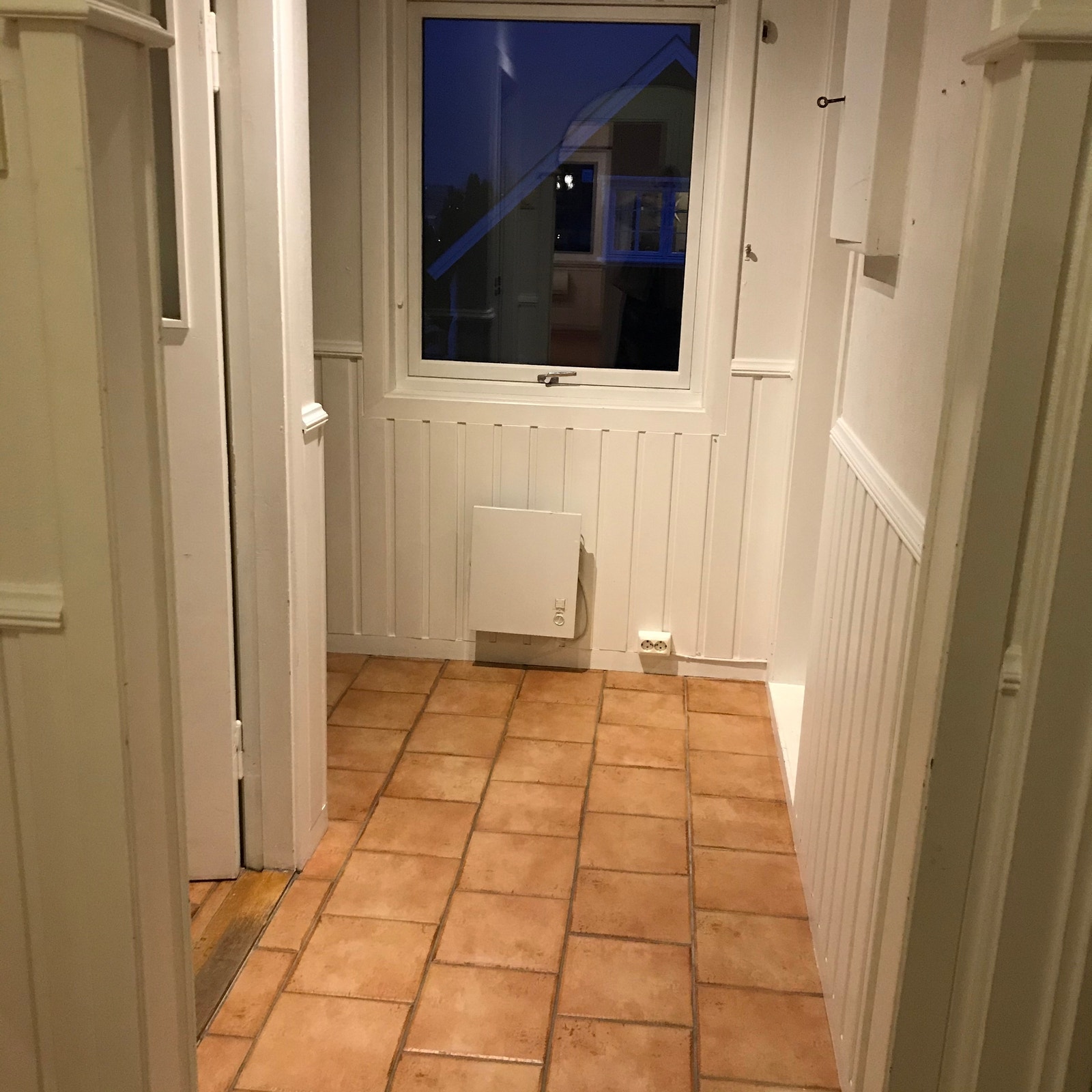 Gang sett fra kjøkken Galleribilde