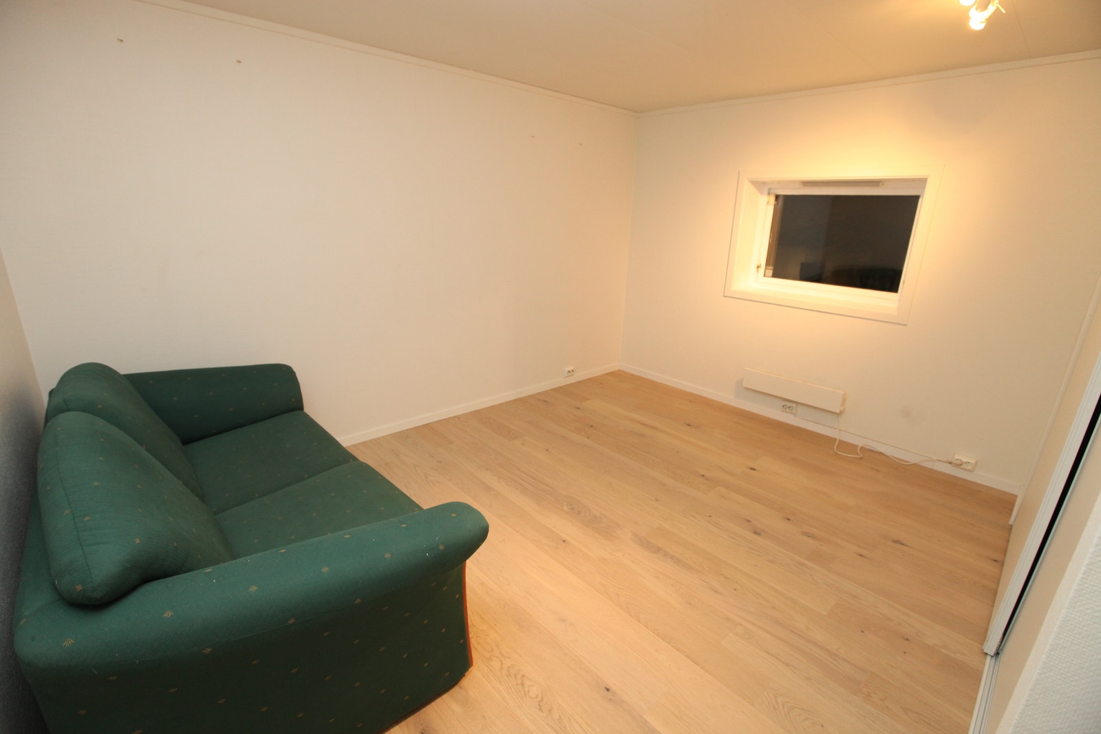 LEDIG. Rom 2 (14 kvm). Nyoppusset.j Galleribilde