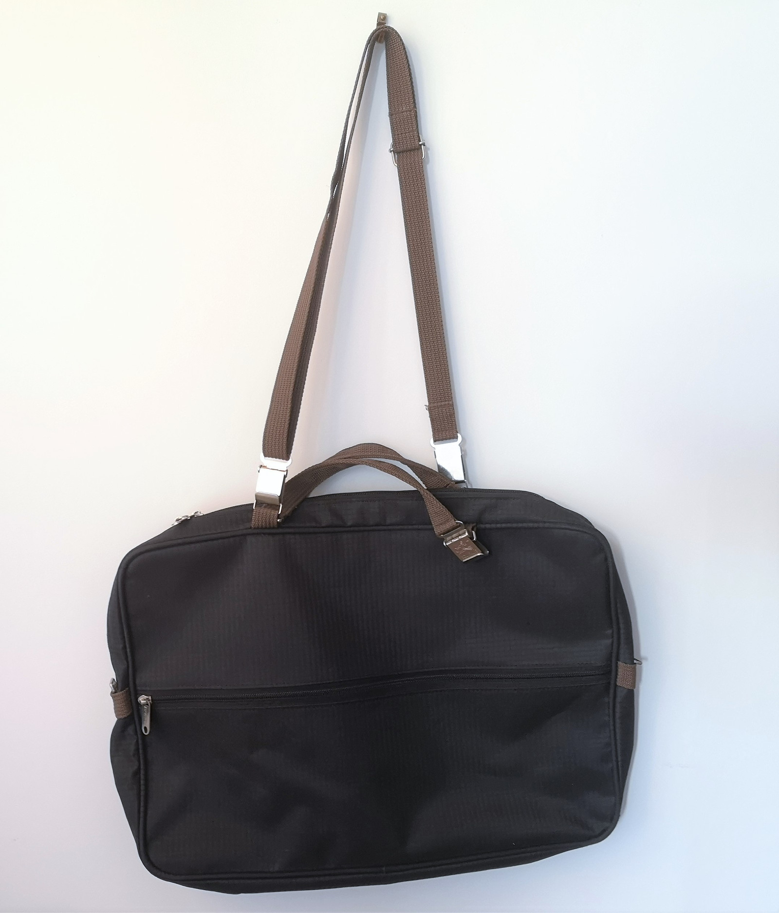 Stor skulderveske + evt. crossbody | FINN.no Stor skulderveske fra Albany | FINN.no