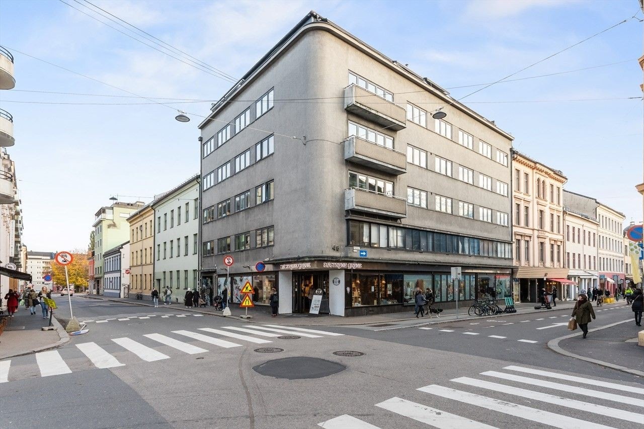 Leiligheten ligger attraktivt til på nedre Grunerløkka i et urbant boligområde. Galleribilde