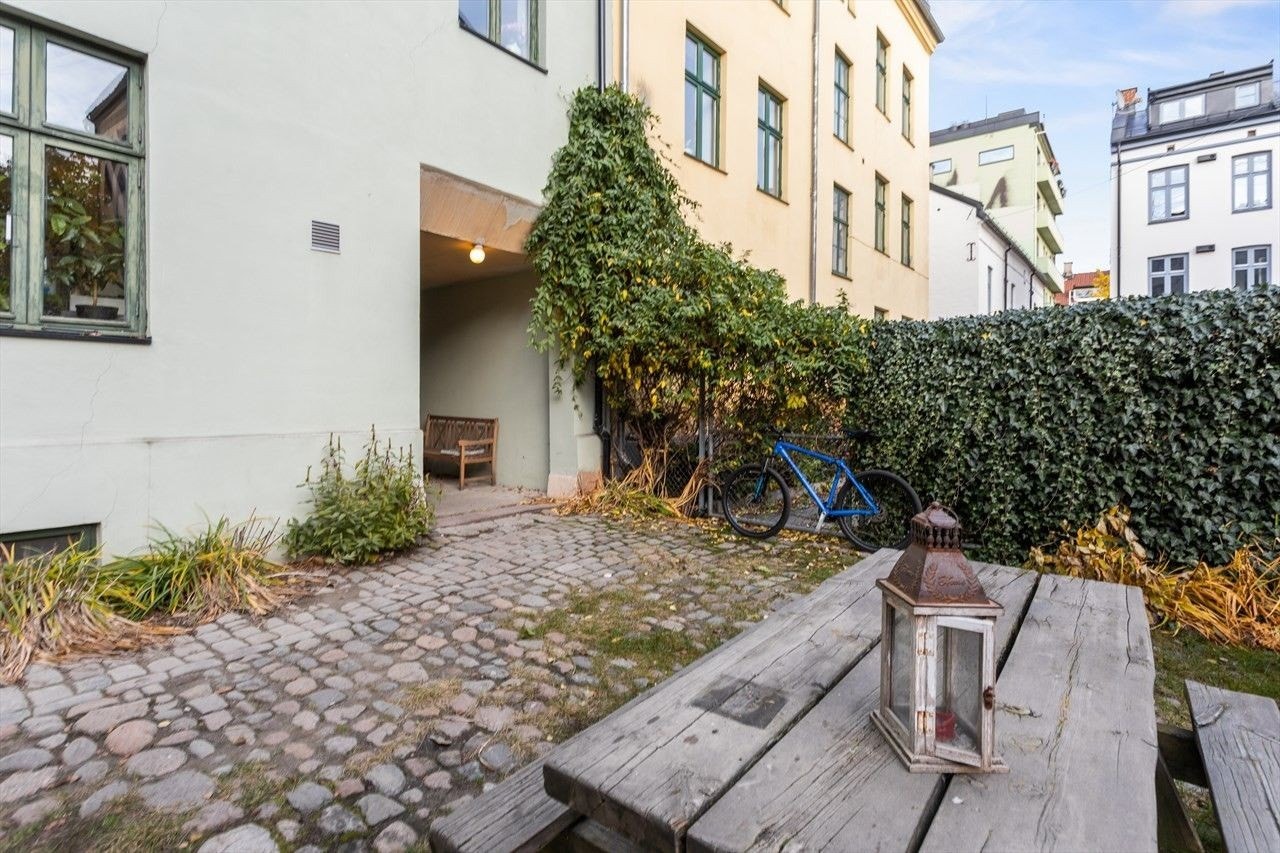 Hyggelig bakgård, perfekt om sommeren Galleribilde