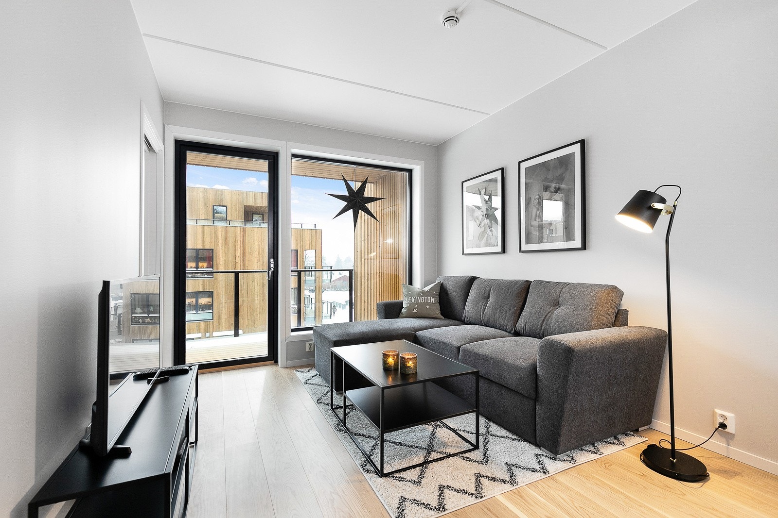 Enstavs parkett på gulv. Galleribilde