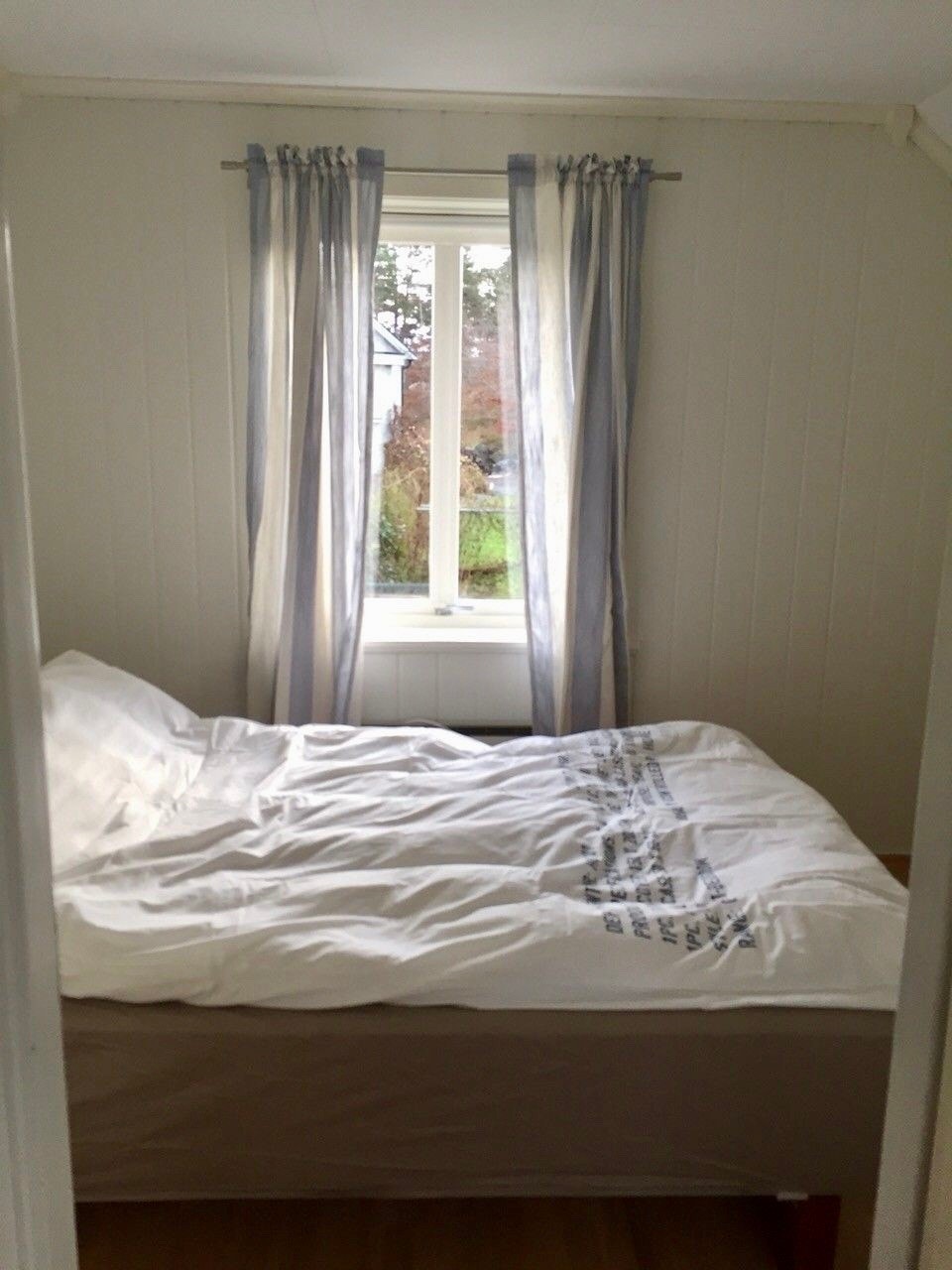 Umøblert lite soverom plass til 120-seng. Galleribilde