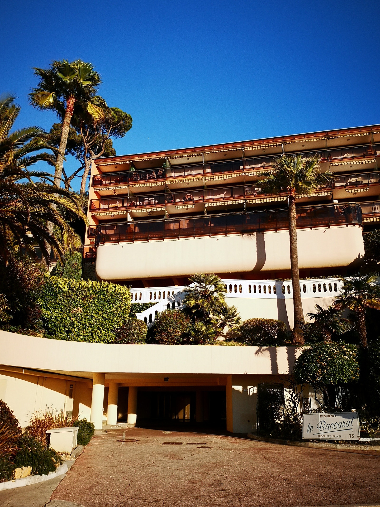 Vår leilighet øverst og nest lengst til venstre. Galleribilde