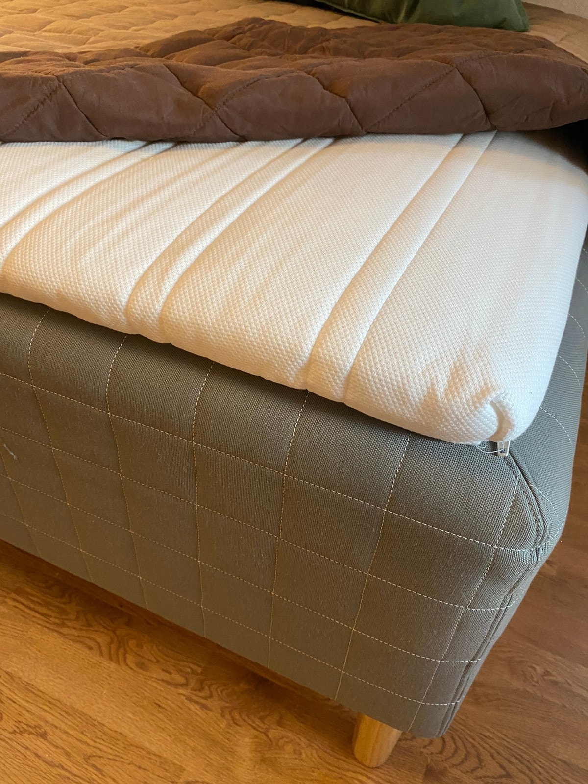 Seng og overmadrass Galleribilde