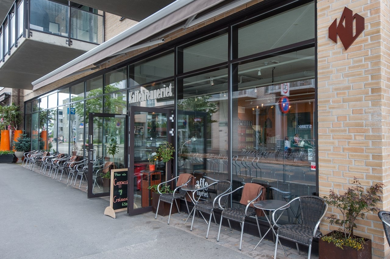 Området byr stadig på flere gode servicetilbud. Blant annet flere kafeer, spisesteder og butikker Galleribilde