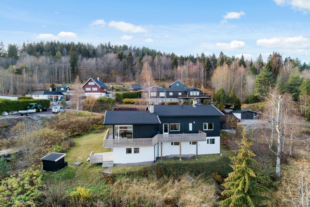Innholdsrik og betydelig modernisert enebolig. Galleribilde