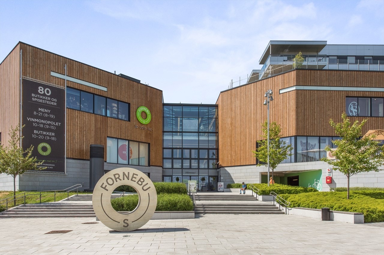 Fornebu S er møteplassen på Fornebu. Her er det over 80 butikker og spisesteder. Galleribilde