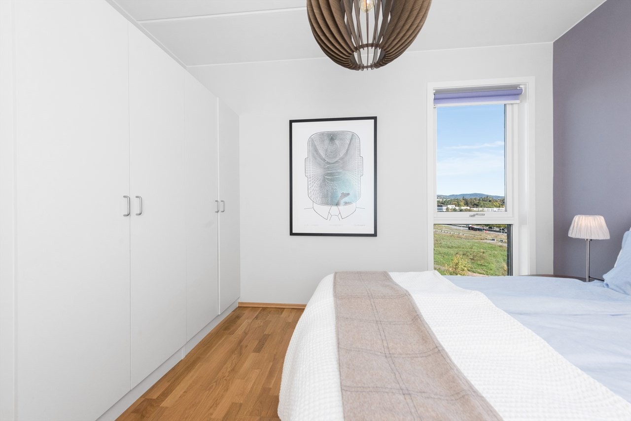 Godt med skapplass på hovedsoverommet. Galleribilde