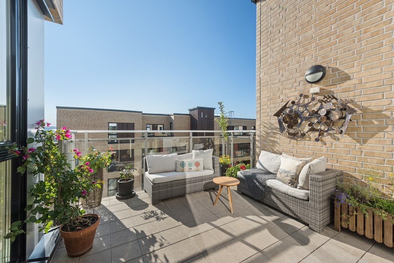 4 roms med god intern beliggenhet i barnevennlig og rolig område. Galleribilde