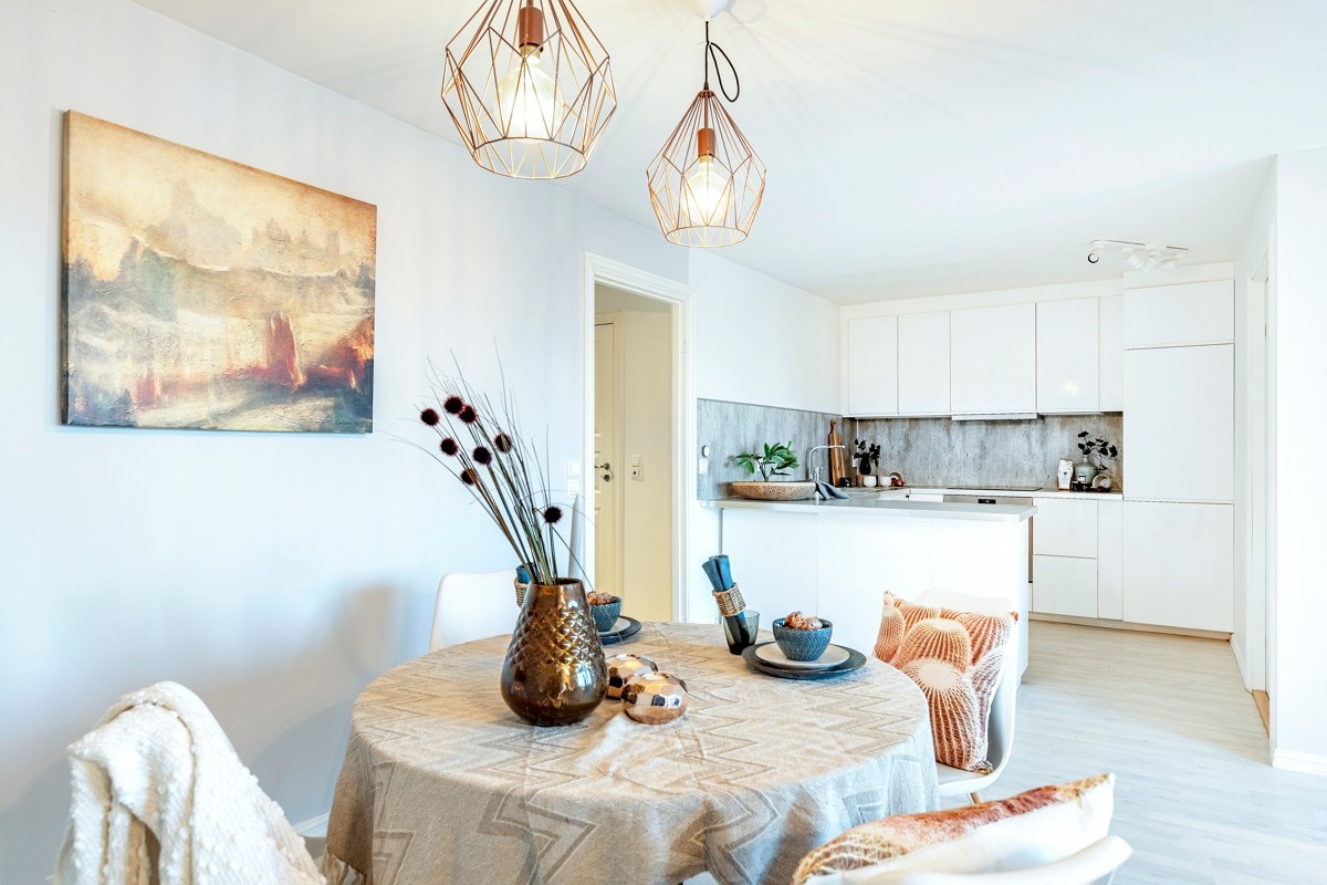 Delvis åpen stue-/kjøkkenløsning. Galleribilde