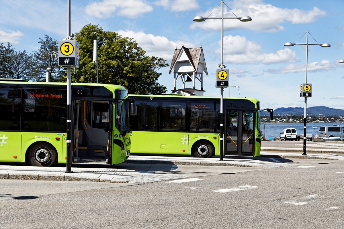 Bussene samsvarer med båten, som gjør det lett å komme seg til of fra Oslo Galleribilde