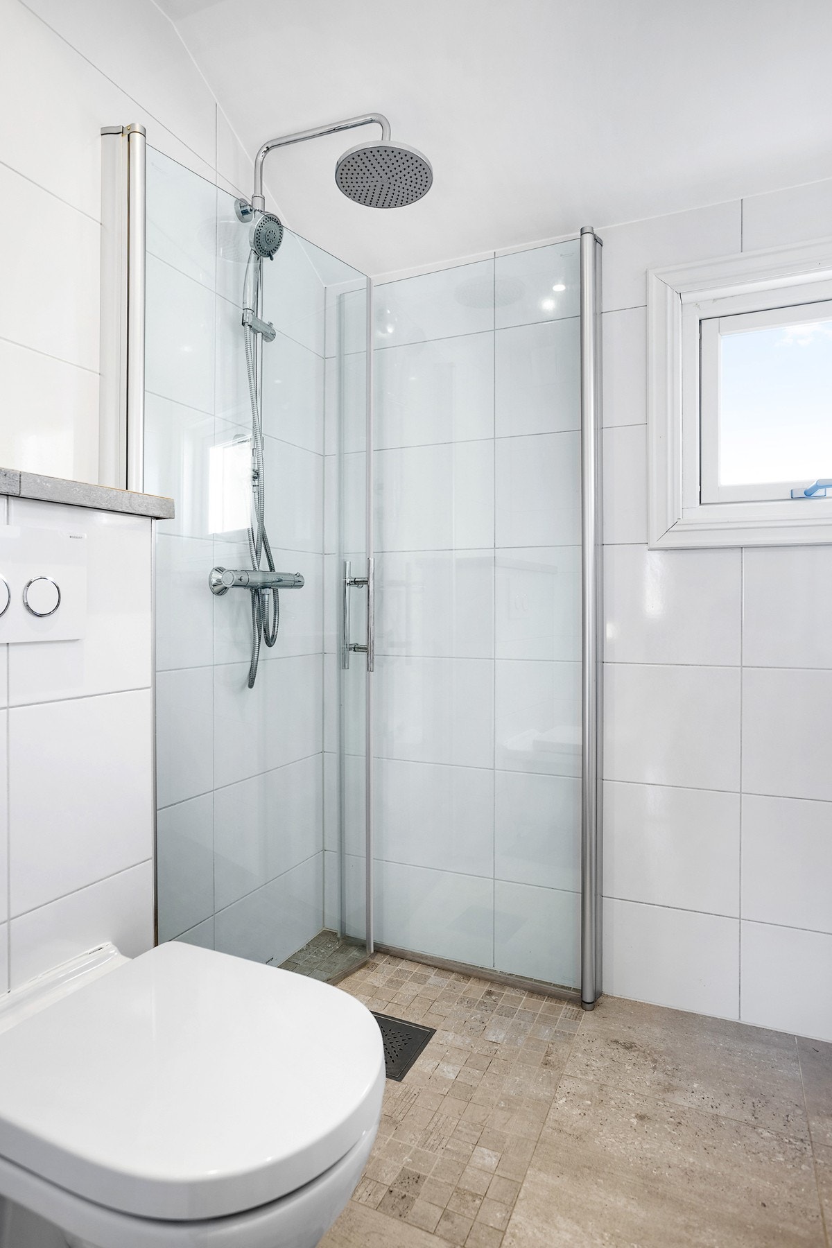 Dusjnisje med innfellbare glassdører Galleribilde