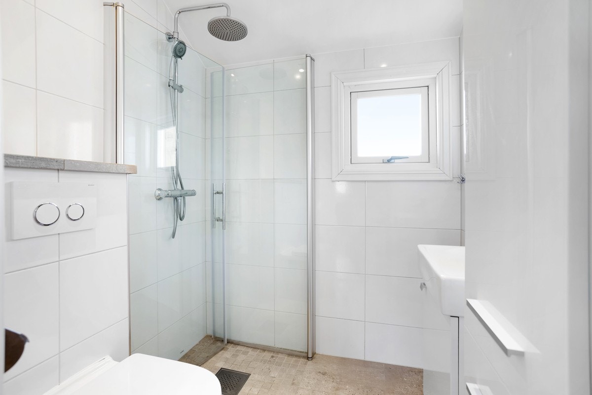 Delikat flislagt bad som ble oppgradert i 2017 Galleribilde