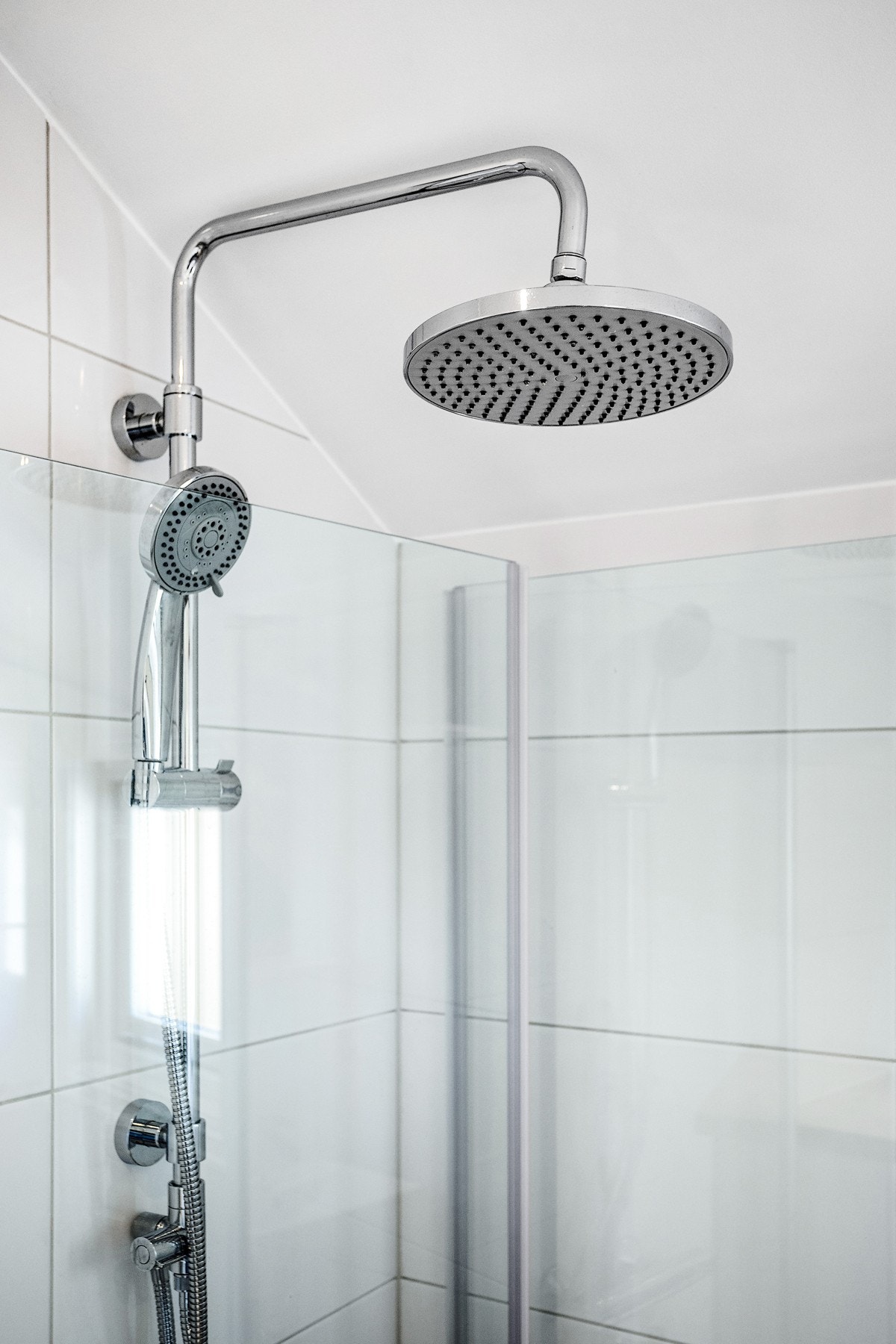 Dusjarmatur med regndusj Galleribilde