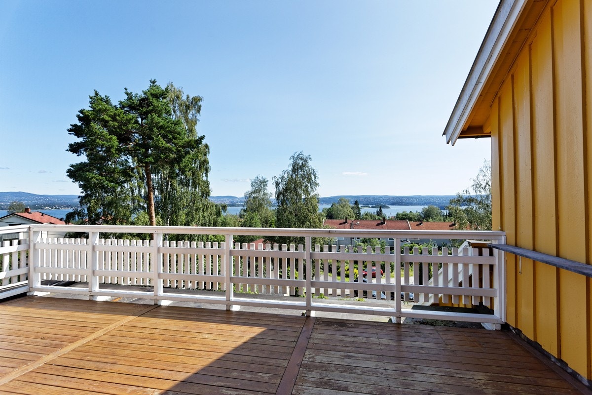 Stor og romslig tak-veranda med nydelig utsikt over hele Oslo Galleribilde