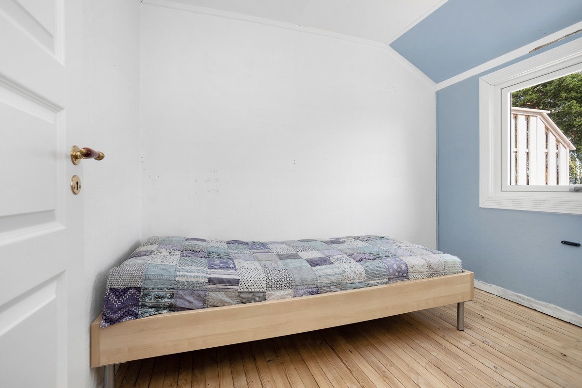 På soverom 2 er det plass til seng og garderobeløsning Galleribilde