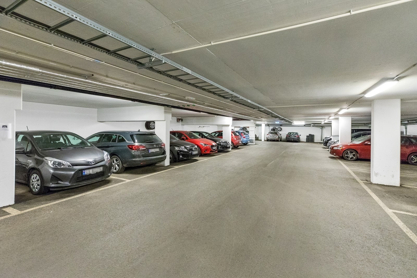 Garasjeplass med direkte heisadkomst Galleribilde