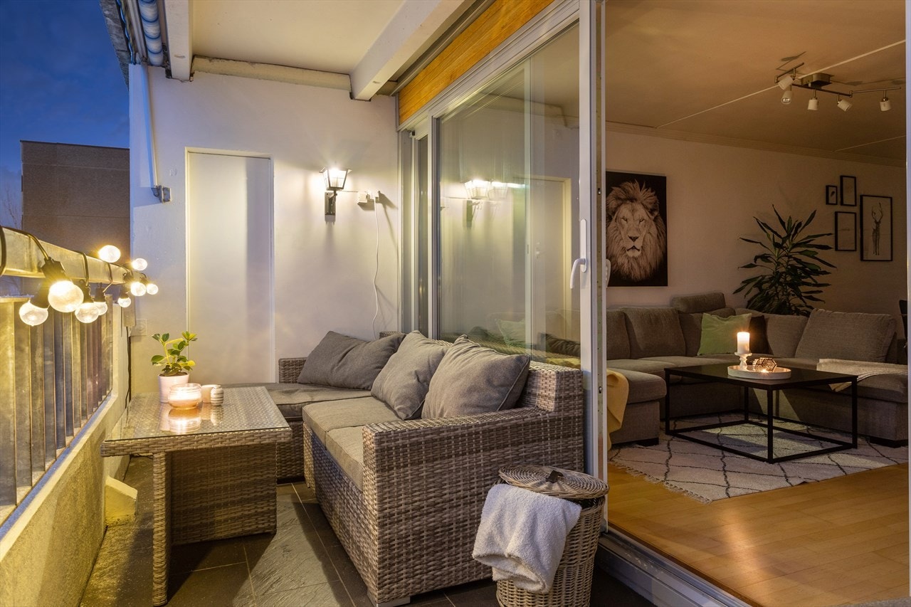 Fra stuen er det utgang til nordvestvendt balkong på 10 kvm. Galleribilde