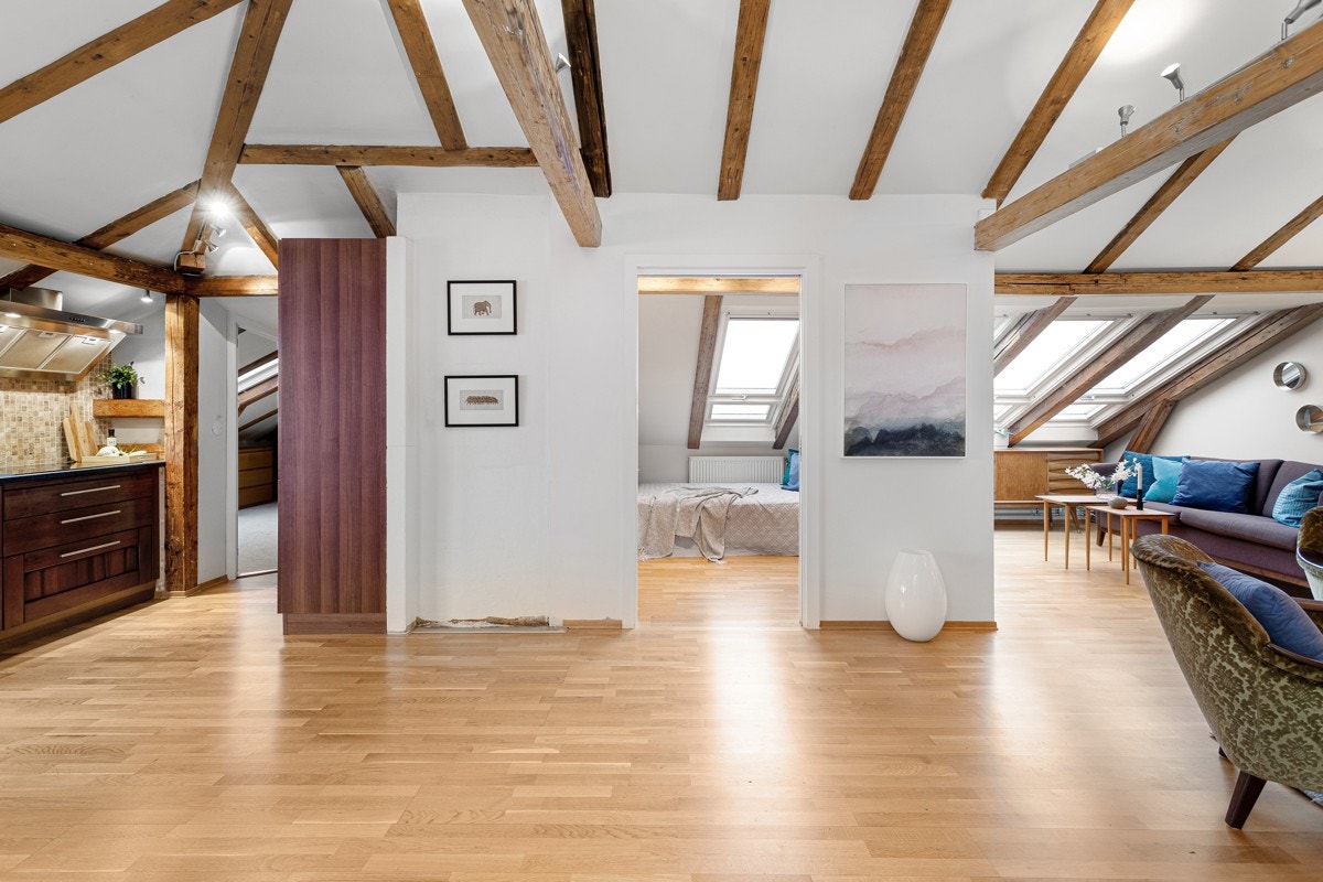 Kjøkken, soverom og TV-stue. Galleribilde