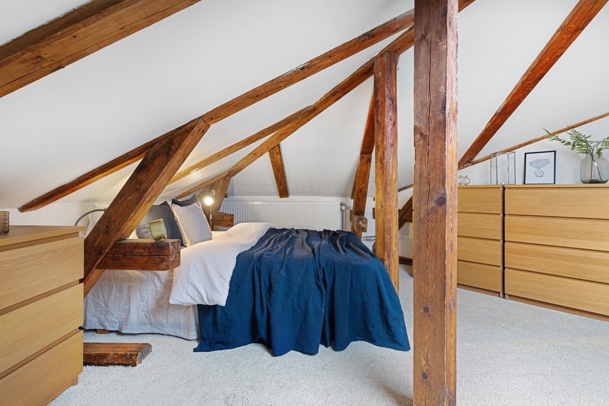 Soverom 2 med vindu mot syd. Galleribilde