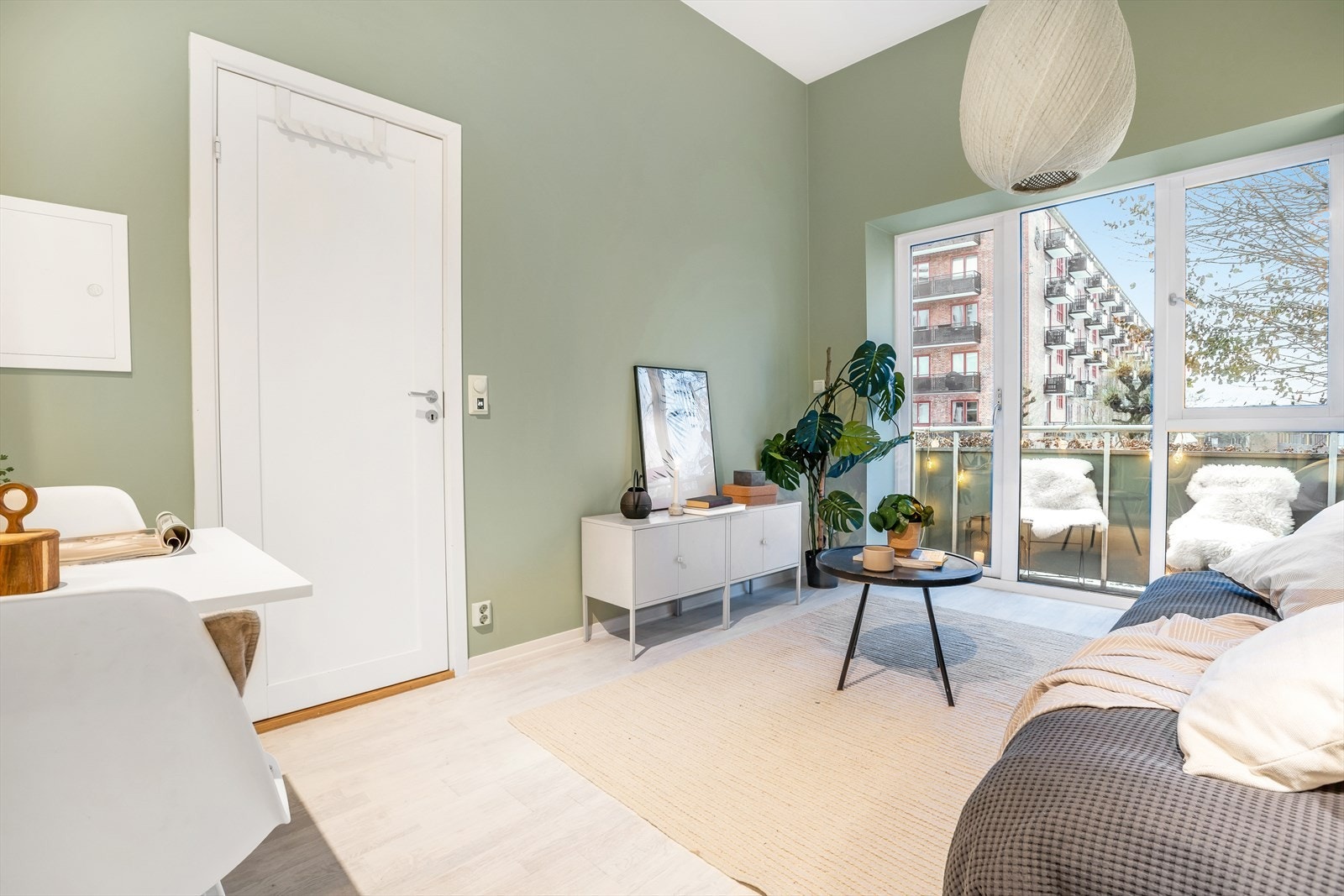 Oppusset i 2019 med nymalt tak og vegger, nyslipt og behandlet gulv. Galleribilde