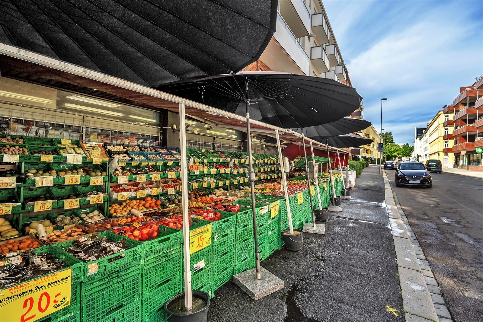Svært god frukt og grønt-butikk i Arendalsgata (2).jpg Galleribilde