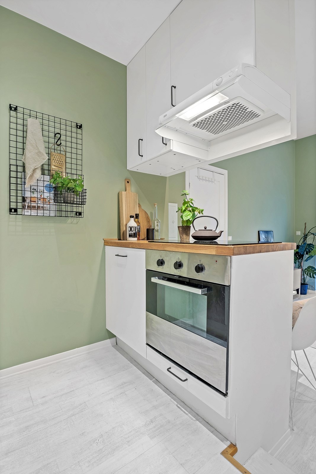 Ventilator under overskap fra Franke med avtrekk over tak Galleribilde