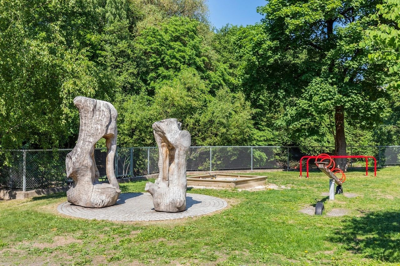 Utenfor bygget Galleribilde