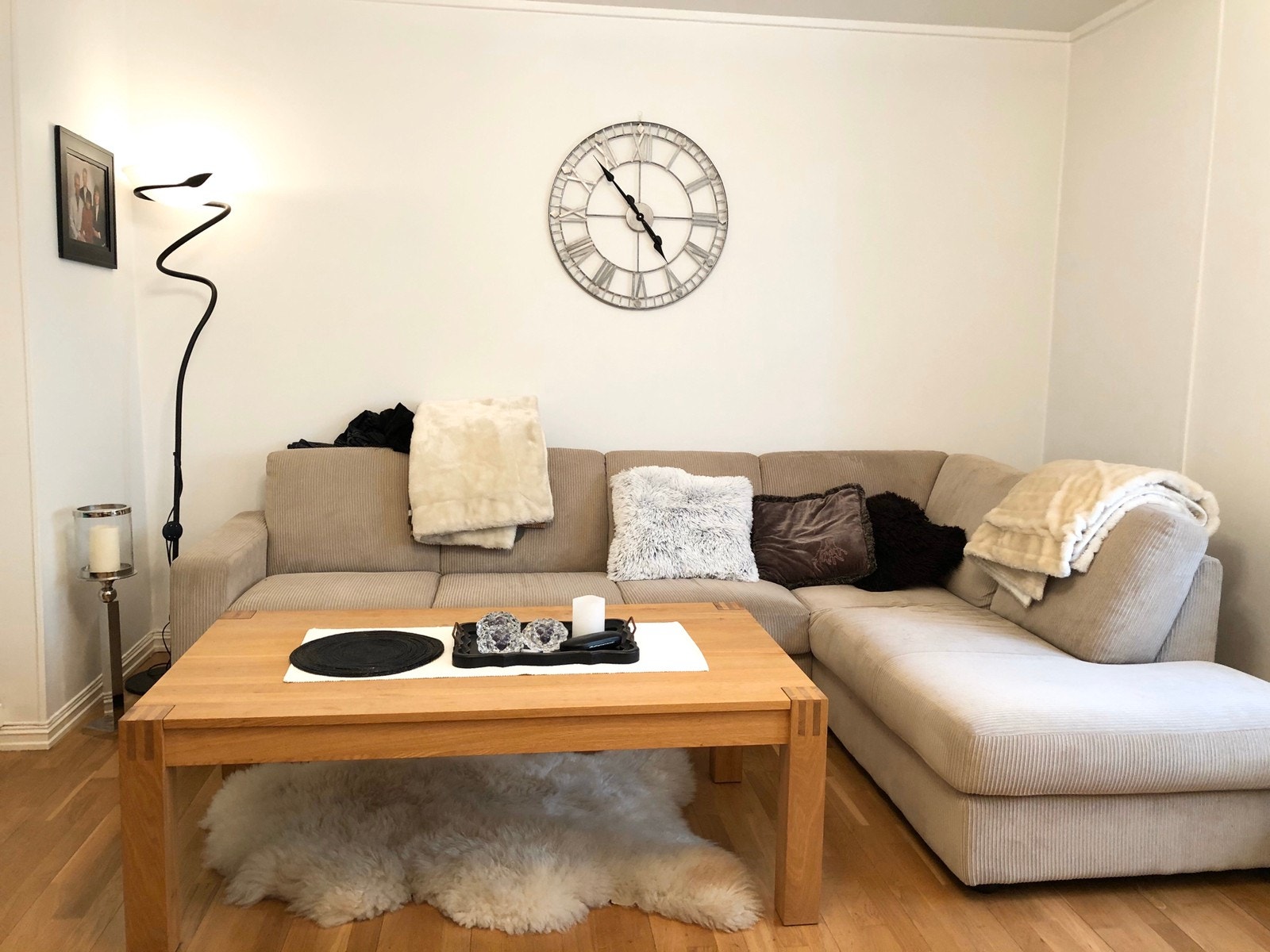 Lys og meget romslig stue Galleribilde