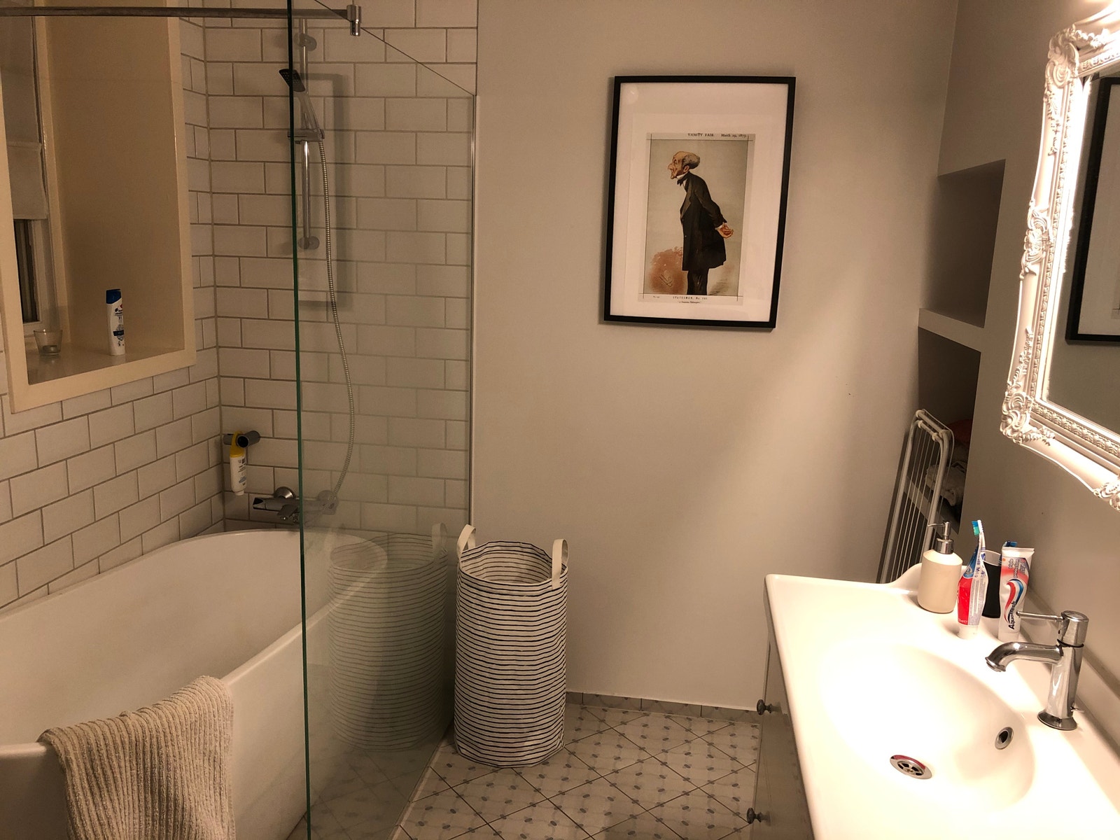 Spacious bathroom Galleribilde