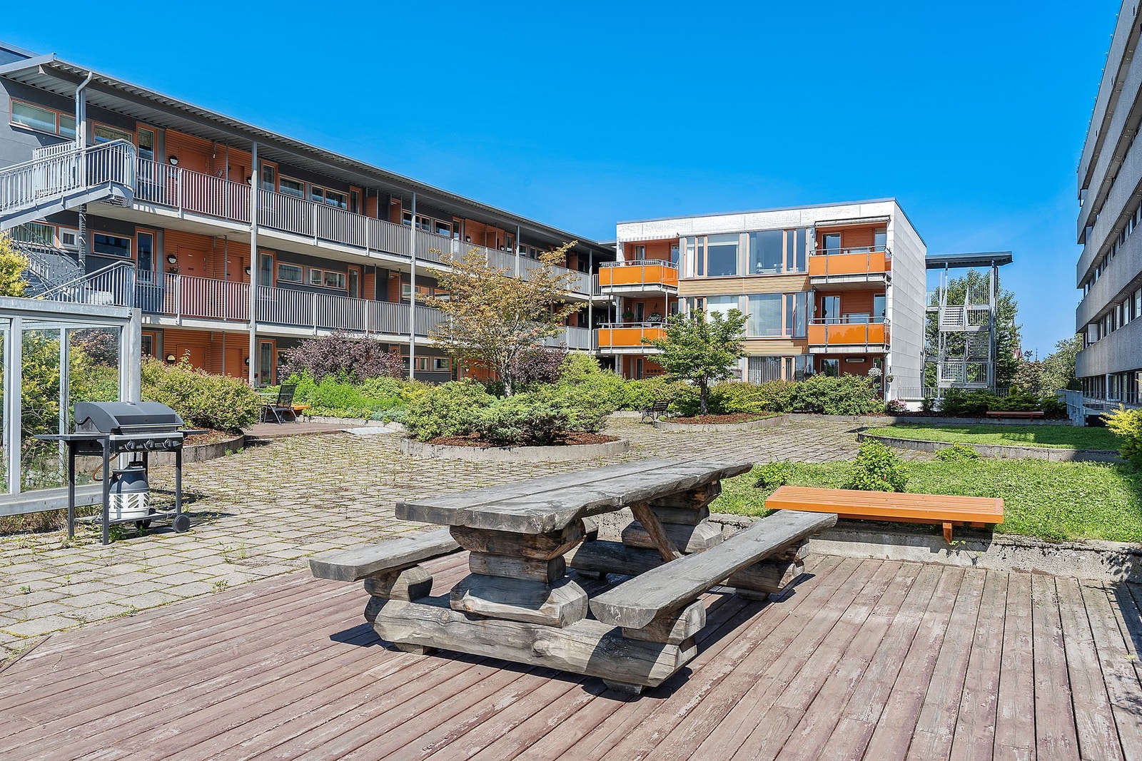 Fasade - Pent opparbeidet inngangsparti. Galleribilde