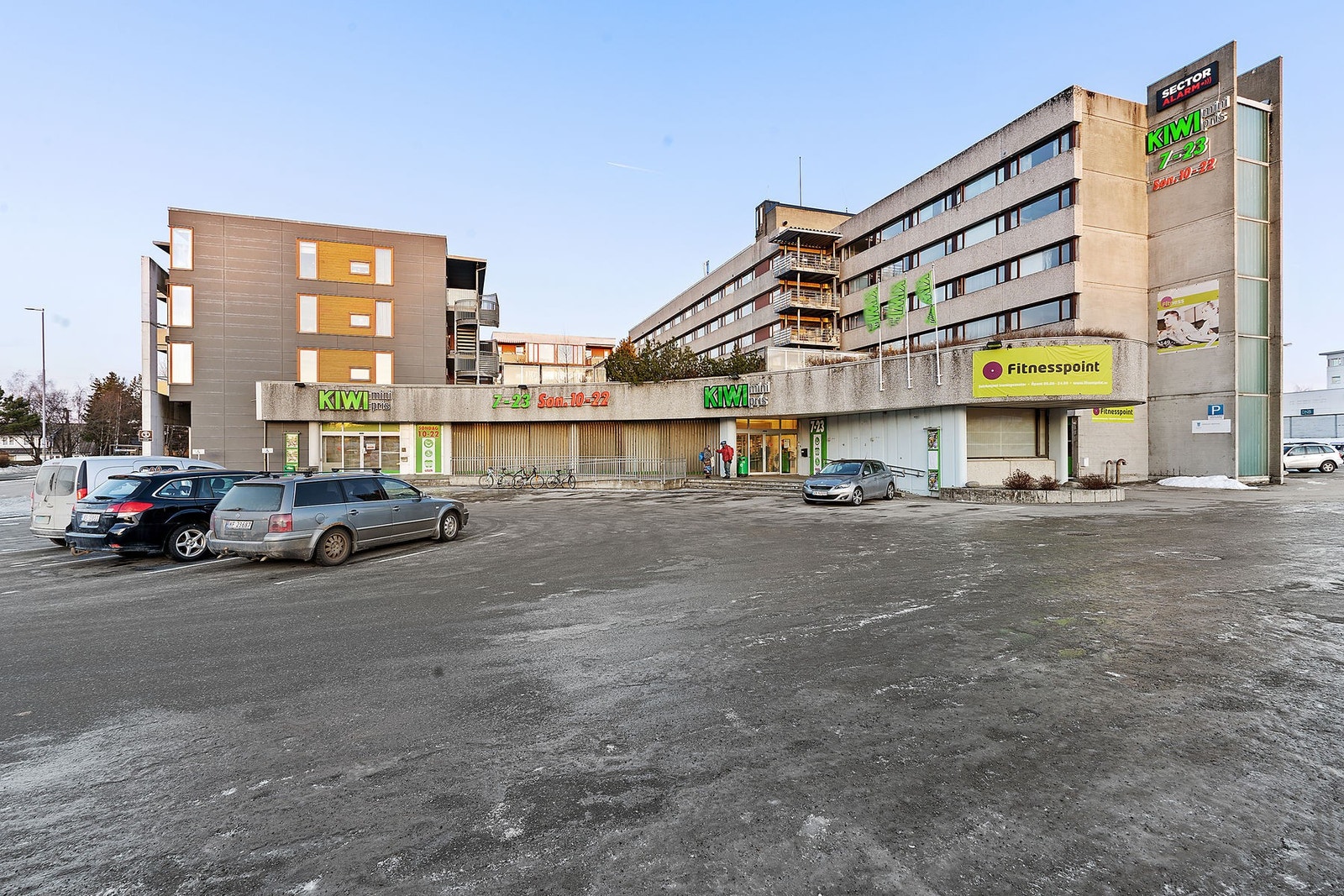 I 1. etasje er det dagligvarebutikk og treningssenter. Galleribilde